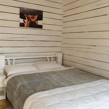 Tri Holiday home Podobovets